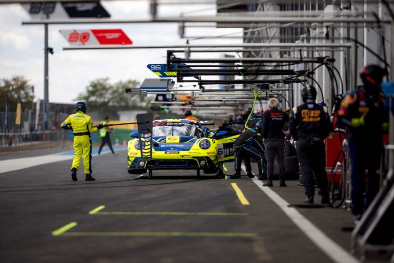 Sprint-Cup-GT-World-Challenge-Europe-in-Magny-Cours-2025-Erfolgsserie-und-Titelkampf-von-Rutronik-Racing