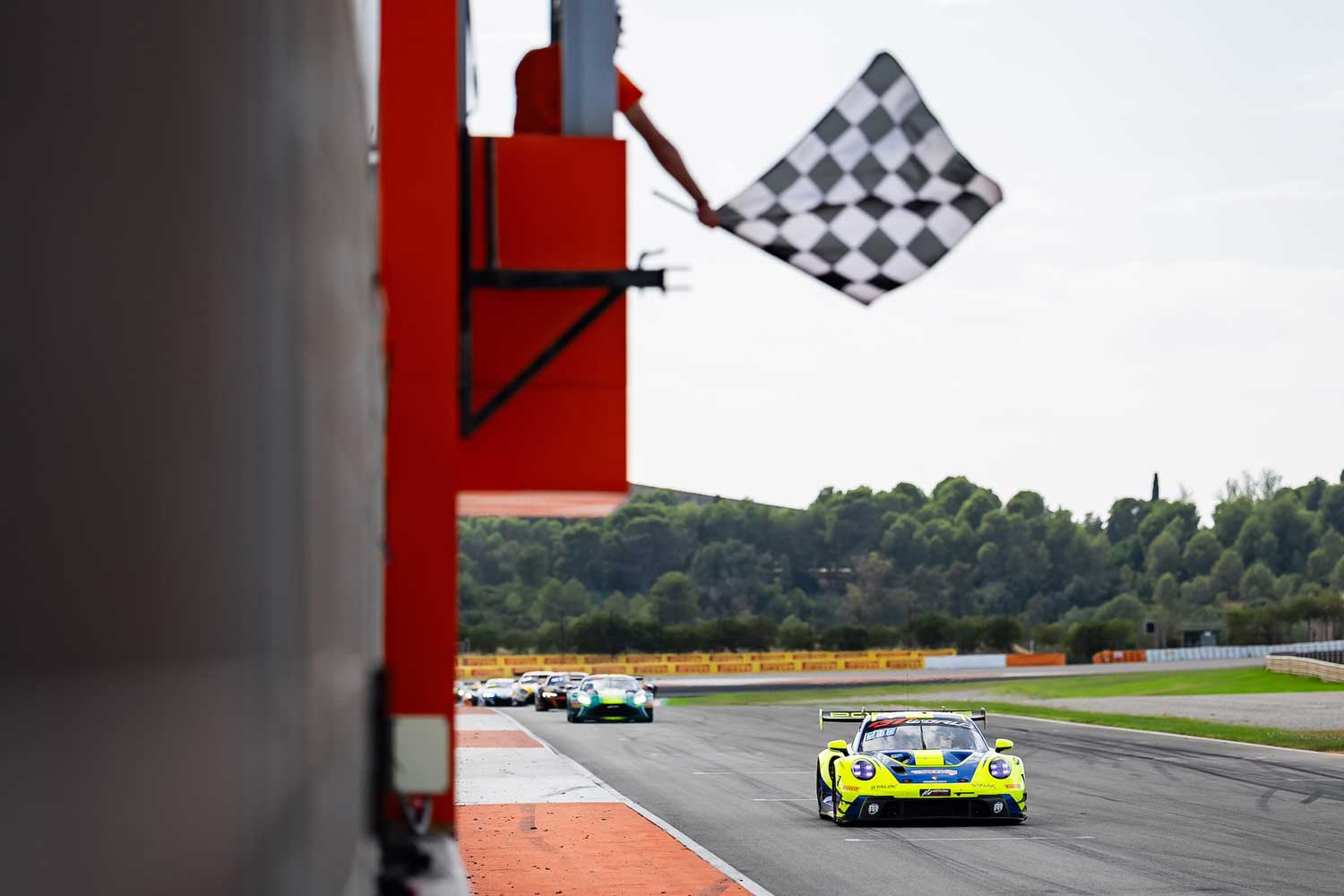 Rutronik-Racing-schließt-GTWC-Sprint-Cup-Saison-in-Valencia-ab
