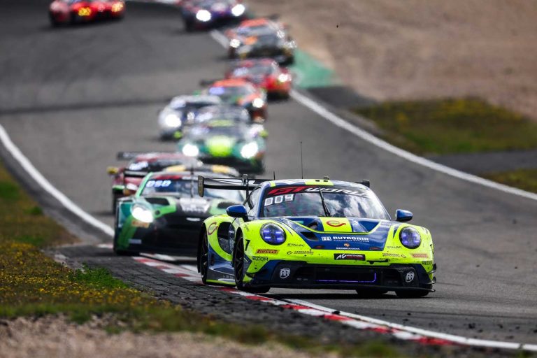 rennsaison-rutronik-racing-im-doppelten-titelkampf-barcelona