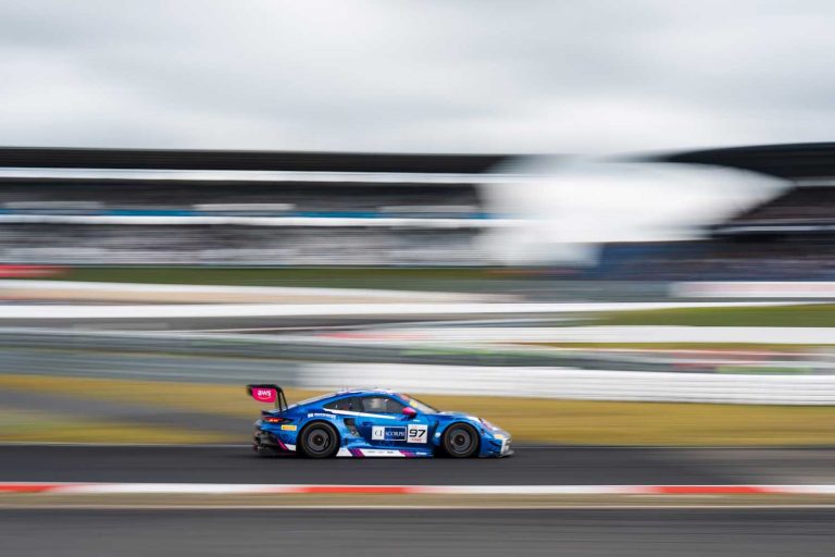 rutronik-racing-im-doppelten-titelkampf-barcelona-rennsaison